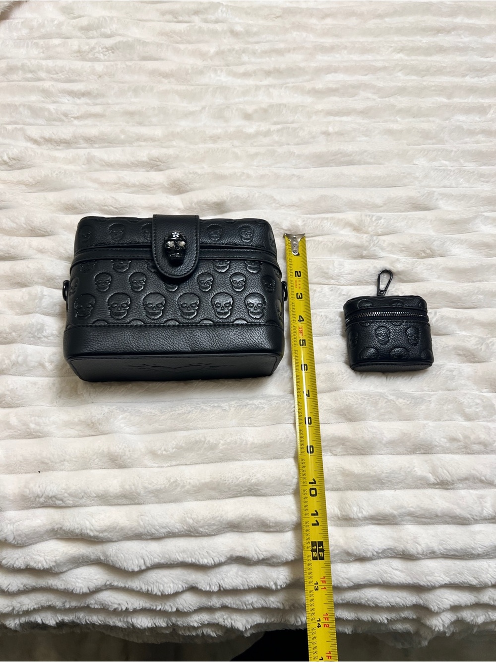 Betsey Johnson Skull Crossbody Bag with Removable Strap & mini coin pouch - Picture 10 of 12